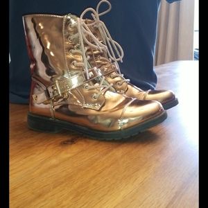 Kids boots size 3